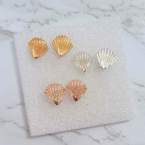 Clam Shell Stud Earrings